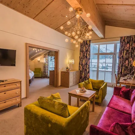 Plattenhof 4*